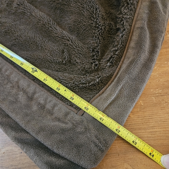 Restoration Hardware Choco Brown Luxe Faux Fur Throw Blanket Thick Warm Comfy - Picture 5 of 6